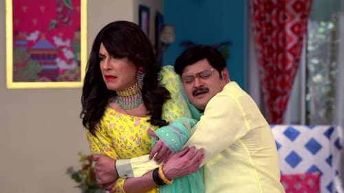 Tiwari Falls In Love With Meena