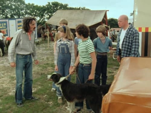 Five Go Off in a Caravan